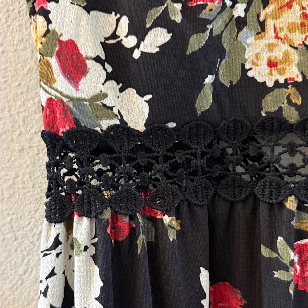 NWT Gorgeous Floral Black Maxi Dress Open Back Women Medium Lace Detail - Picture 5 of 17